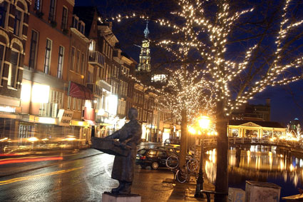 S And W >> KERST IN LEIDEN S And W >> KERST IN LEIDEN